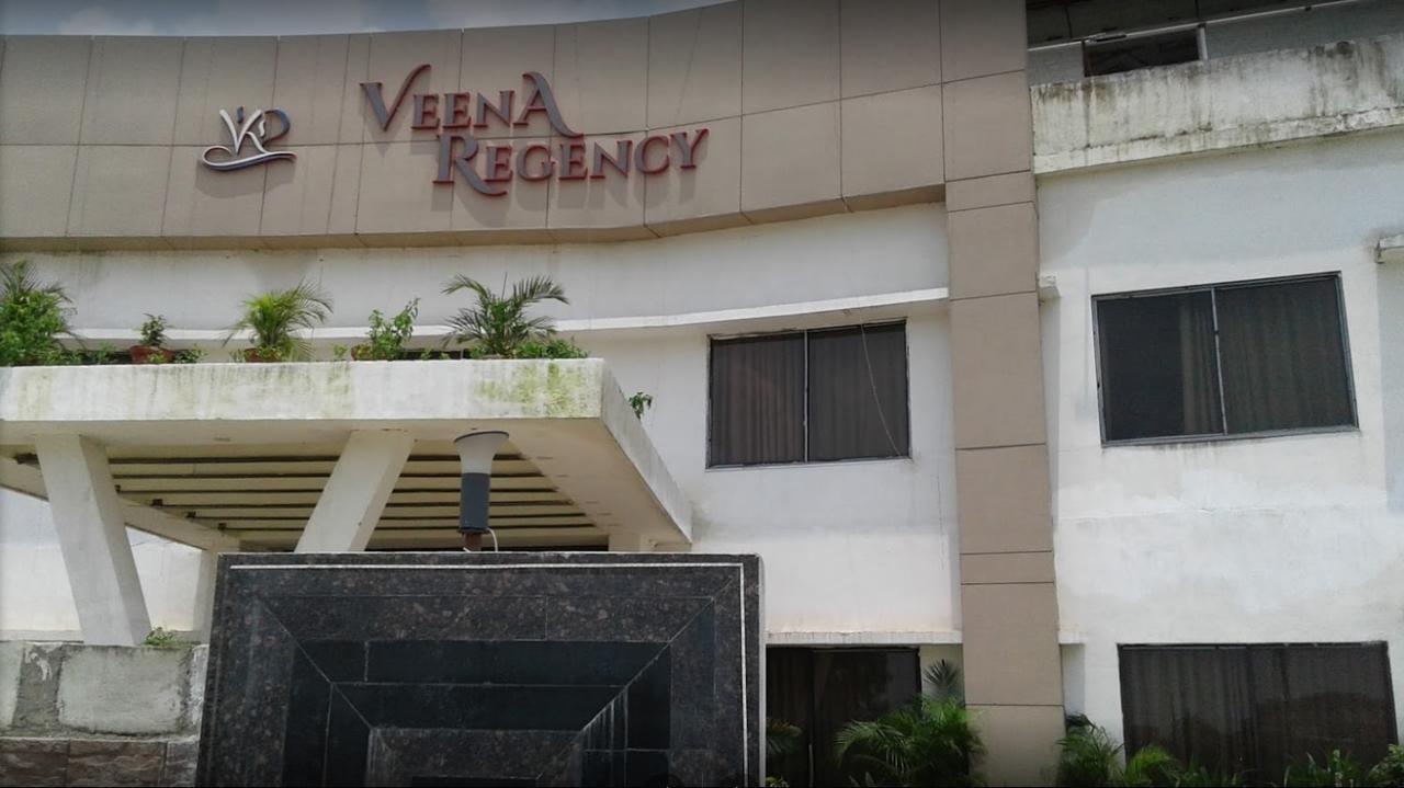 Готель Veena Regency Chas Екстер'єр фото